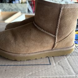 Women's Uggs Size 7