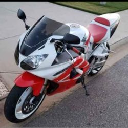 2000 Honda CBR 292 RR " LIKE NEW ", LOOKS LIKE IT BELONGS IN A SHOW ROOM 