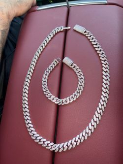 20 inch necklace and bracket 14k gold pieces