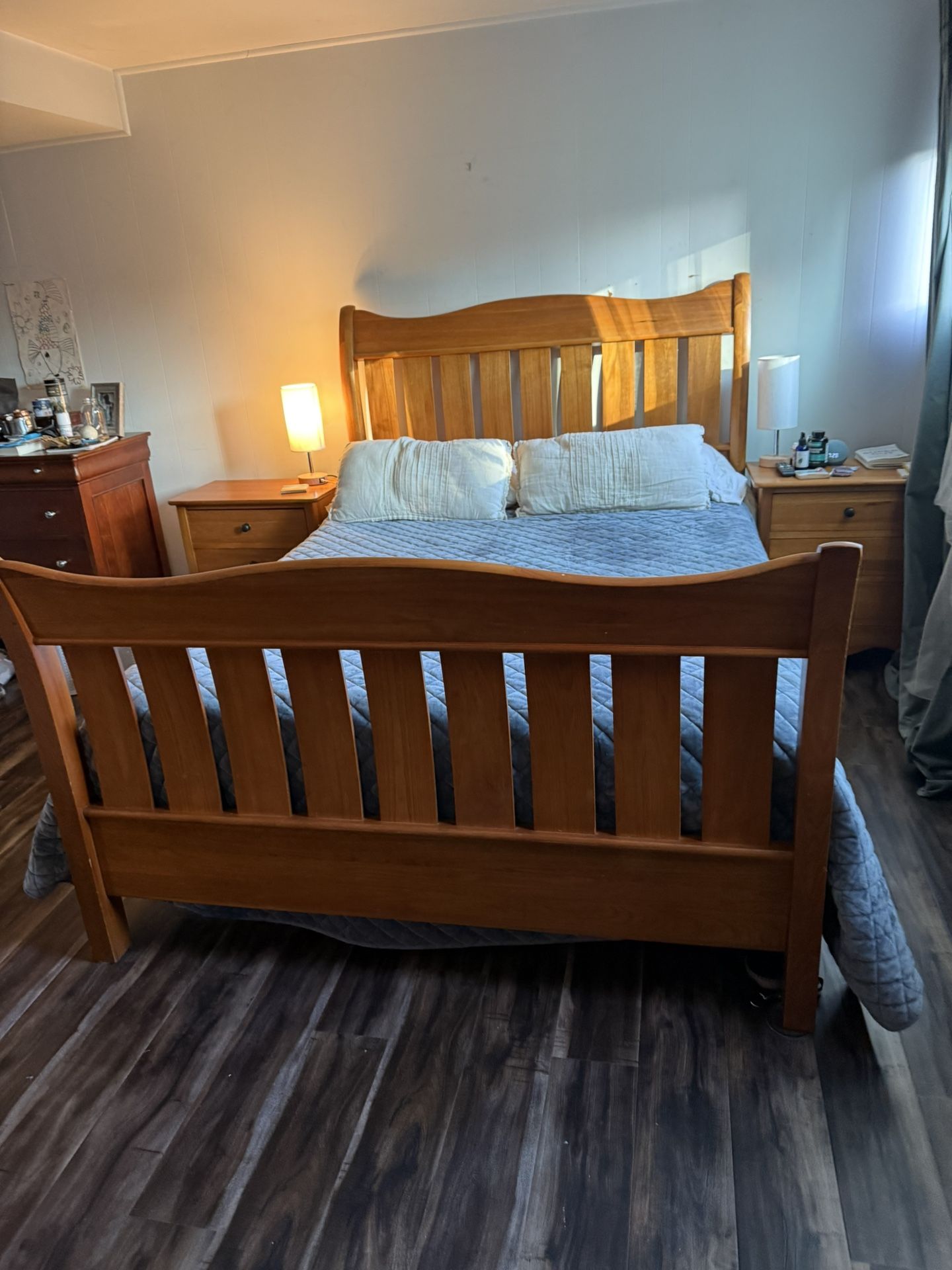 Queen Cherry Bedroom Set