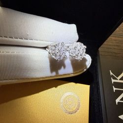 VVS1 Diamond Closest Earrings GRA certified W/ Box