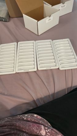 4 ice cube trays