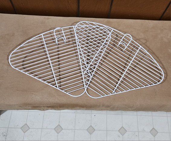 CORNER SCATTERLESS LITTER REPLACEMANT GRATES SET OF 2, new
