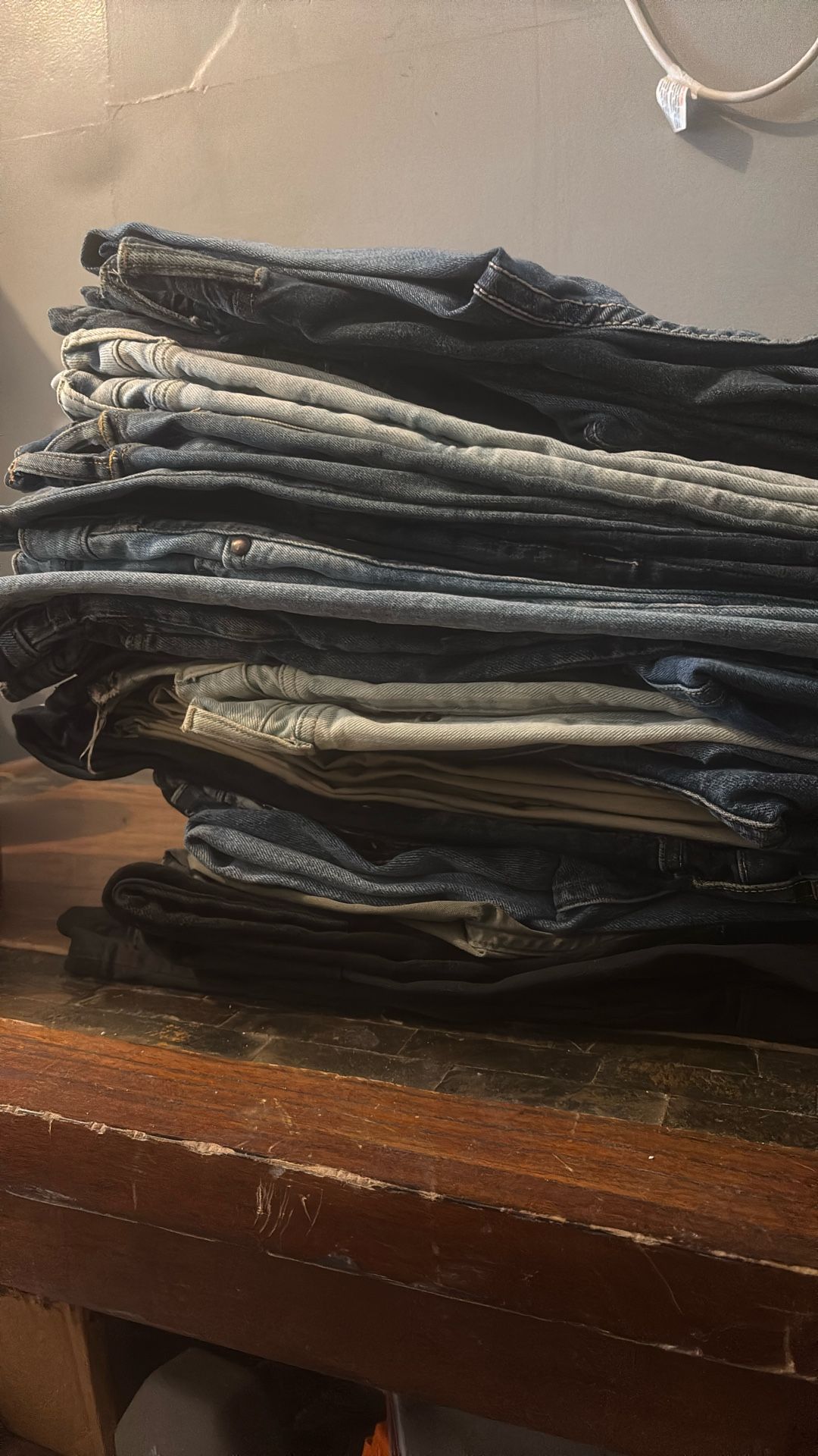 25 pairs of pants ! all mostly 30x32 and denim ! for Sale in San ...