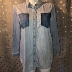 Chico’s Size 2 (L/14) Chambray Denim Button Down Shirt