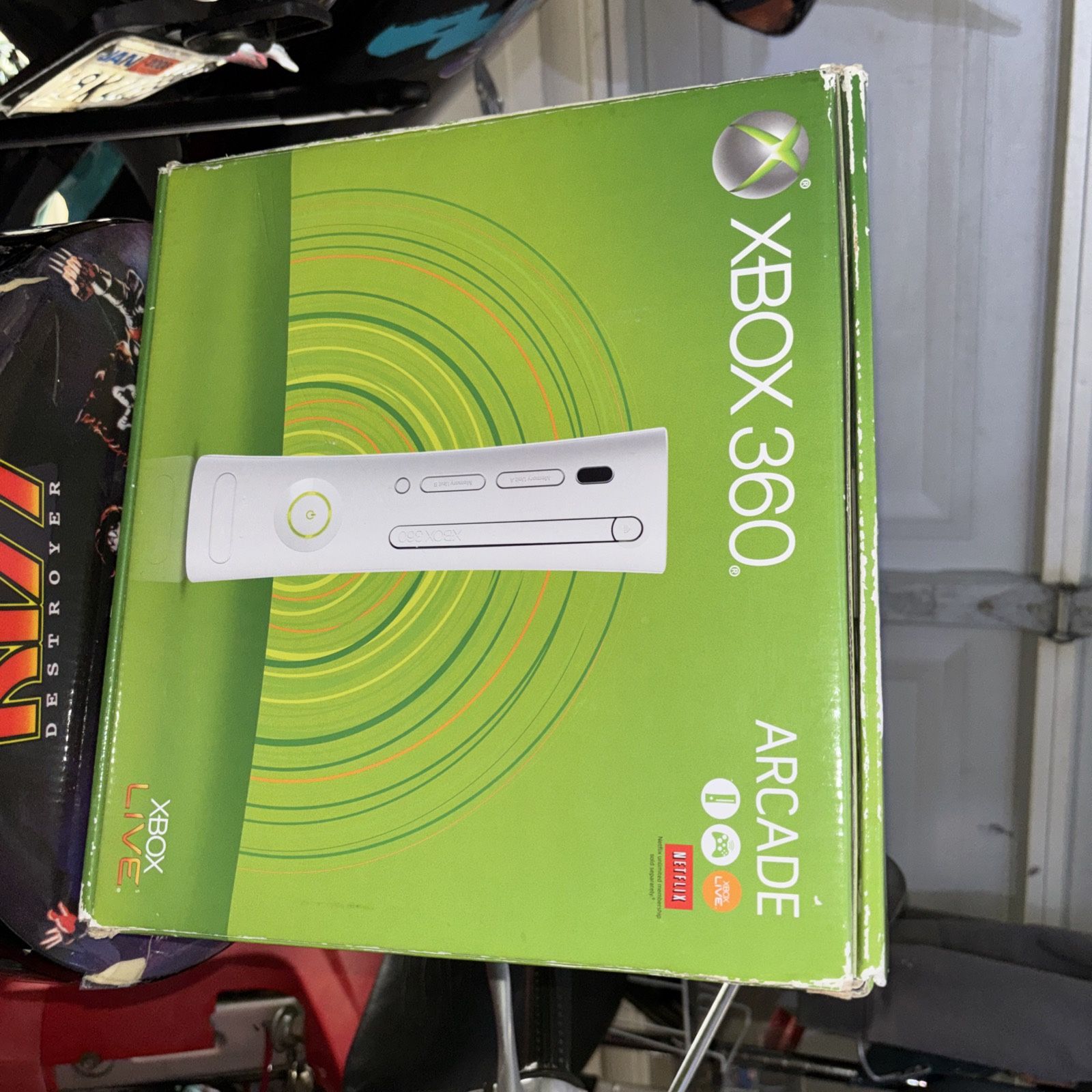 Xbox 360 White Console With AV Cable In ARCADE BOX ( No Power Cord Available)