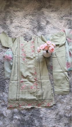 New beautiful 3 pieces suit set