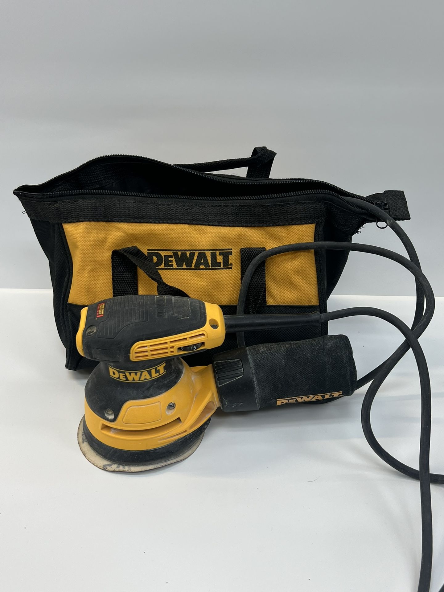 Dewalt 3-amp Variable Speed Random Orbital Sander With Dust Management 