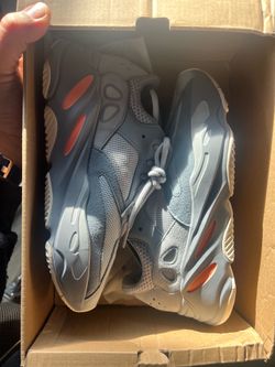 Yeezy 700 size 8.5 new