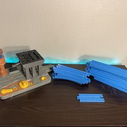 Thomas & Friends Trackmaster Water and Coal Station With Tracks 2004 TOMY Read