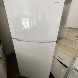 30” Frigidaire Single Door Fridge 