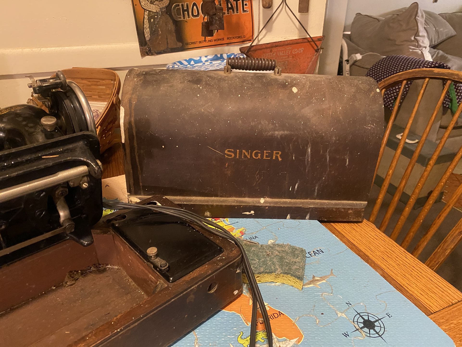 Vintage Singer Sewing Machine 