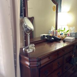 Dresser With Mirror