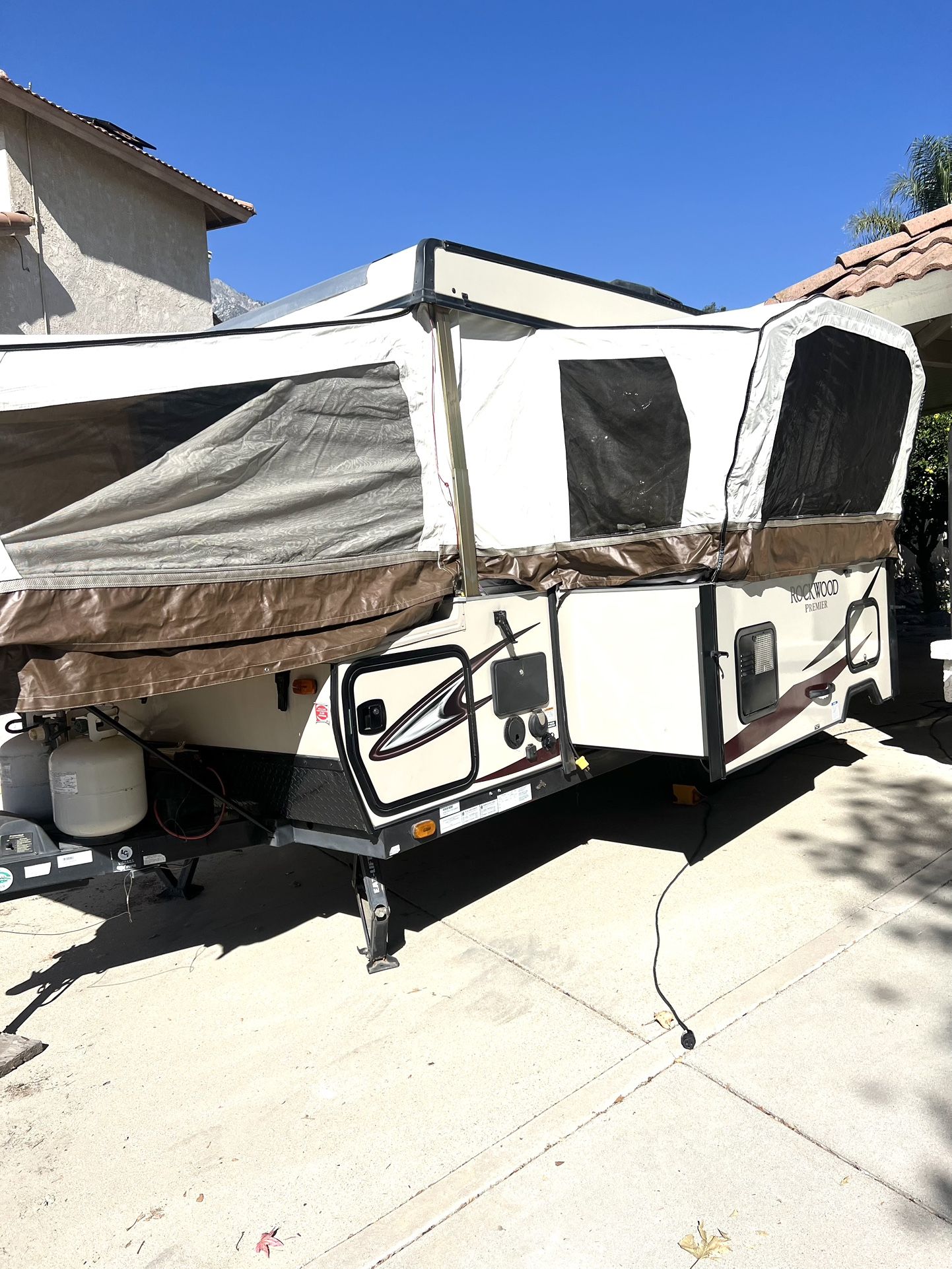 2019 Rockwood Premier Pop-Up Trailer – Excellent Condition – Solar Equipped!