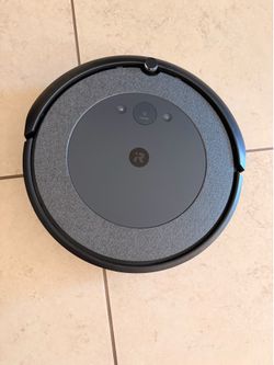 iRobot Roomba i3 Excellent Condition with replacement parts