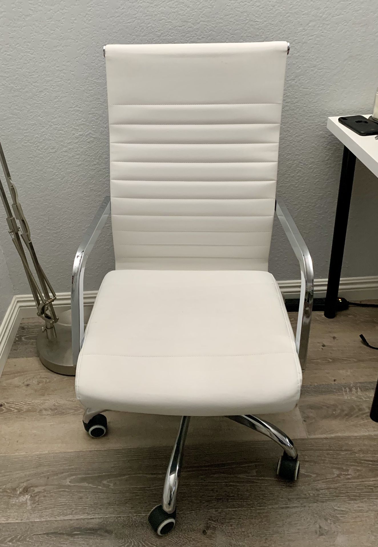 Ribbed Office Desk Chair Mid-Back Chair with Arms