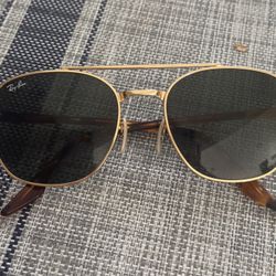 Ray Bans Light Brown Sunglasses with Dark Leopard Print and Semi- Dark Lenses!!!