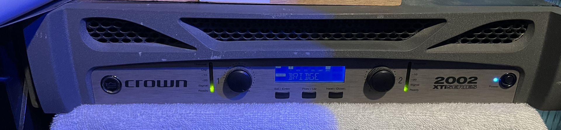 Crown XTi 2002 Power amplifier