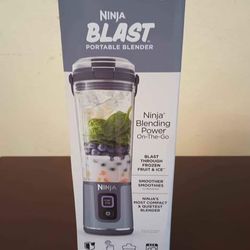 Ninja Blast 18oz. Portable Blender BC151NV Shark Ninja Rechargable Leak Proof Lid Sip Spout Denim Blue