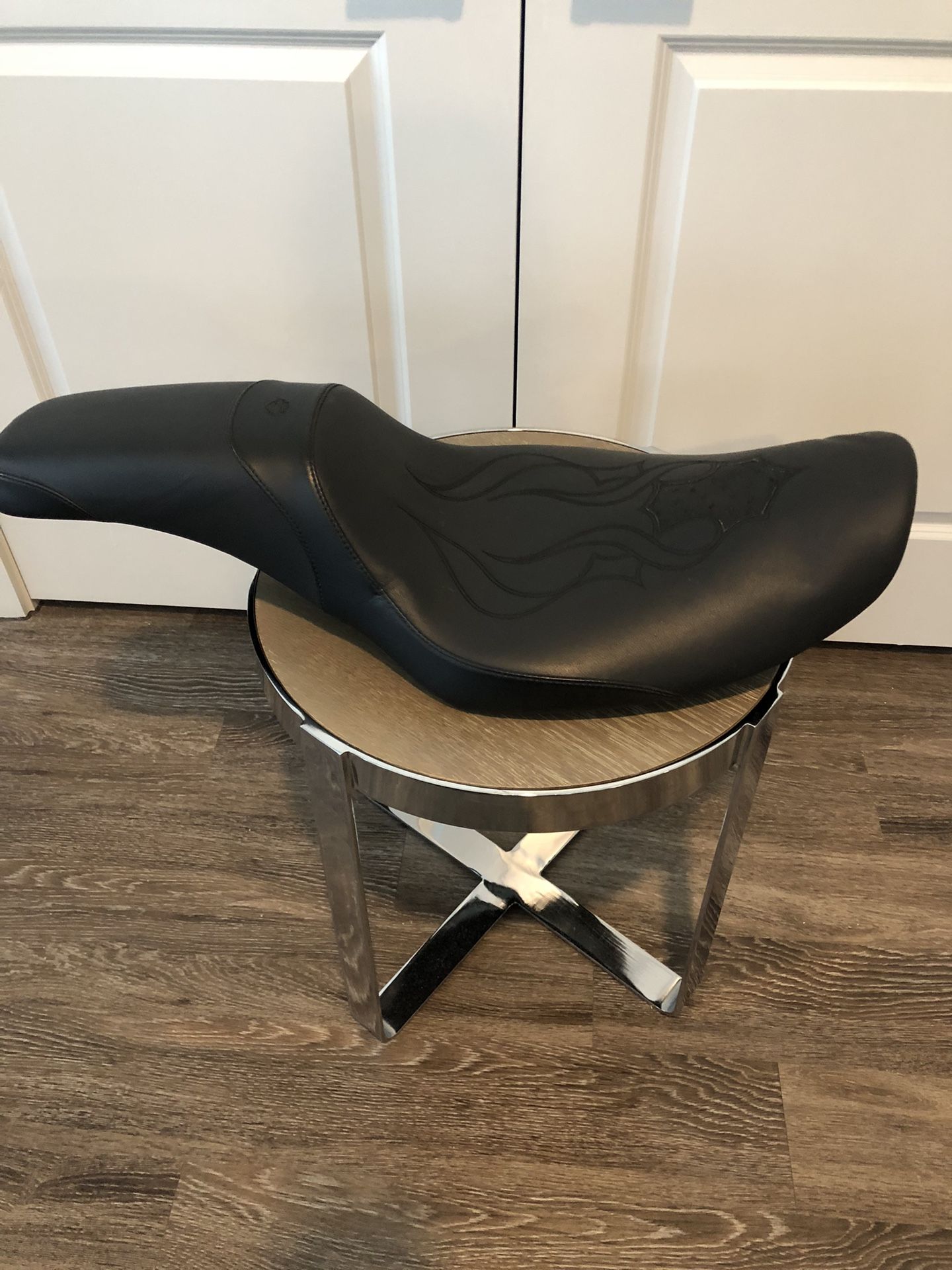 Harley Davidson Dyna Custom Seat With Ostrich Insert. Excellent Condition.