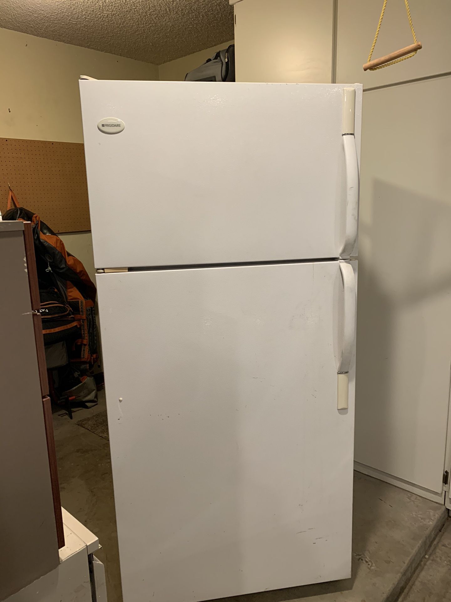 FREE!!! Refrigerator for pick up. Working.