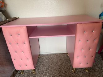 nail desk