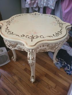 Corner table. 24 high and 25 ×25 w.