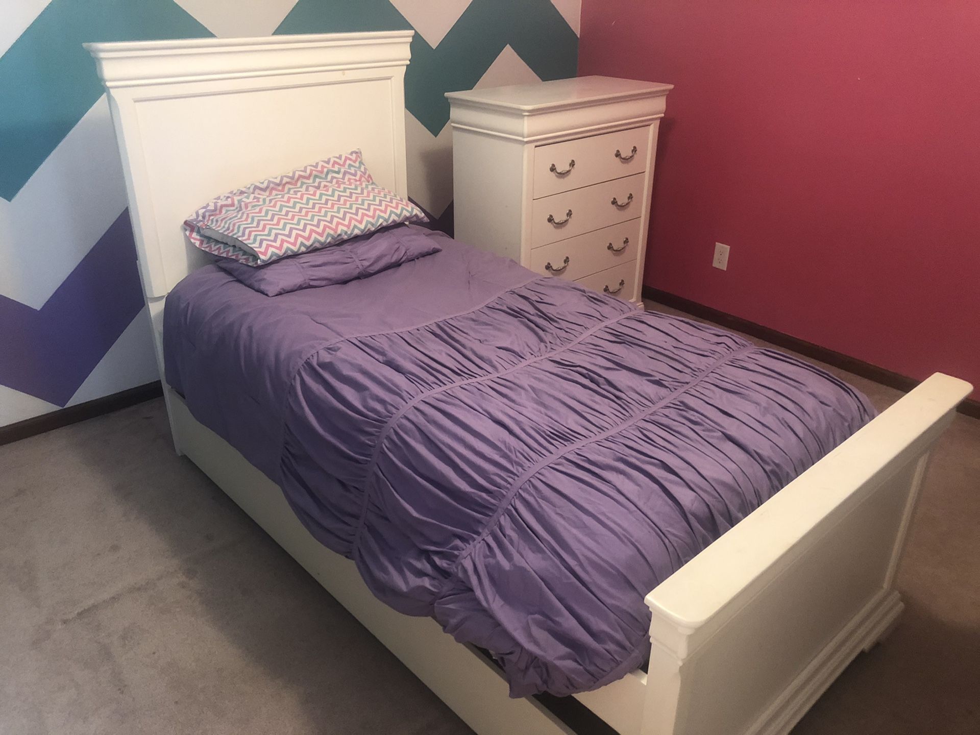 Havertys Twin White trundle bedroom set. for Sale in Chesapeake, VA