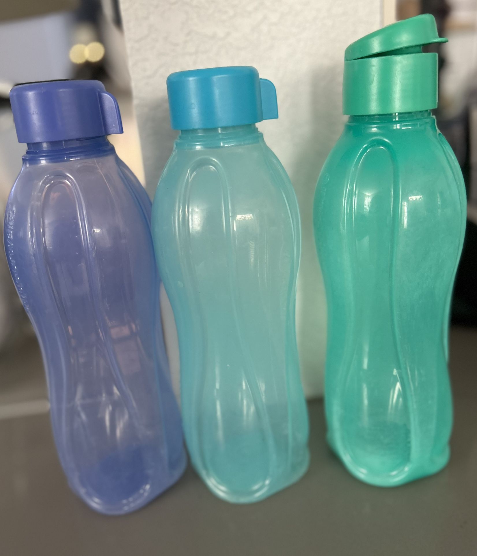 32oz TUPPERWARE WATER BOTTLES - $8.00 EACH OR $15.00 / ALL