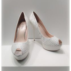 GUESS  'Tulissa' Peep-Toe Platform White Leather Pumps - Size 9.5 M