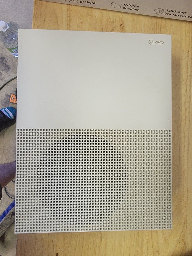 Brand New Microsoft - White Xbox One S 1TB Roblox Console Bundle for Sale  in Hayward, CA - OfferUp