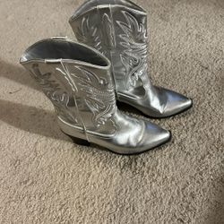 Boots- 6 Women