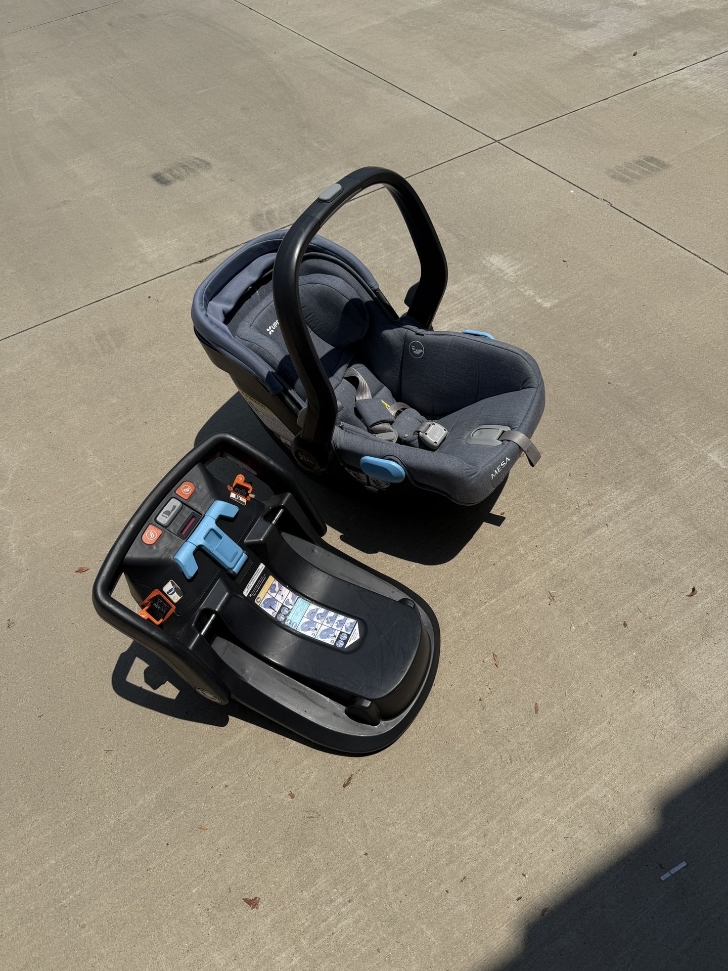 UPPAbaby MESA Infant CarSeat in Charcoal Melange/Merino Wool