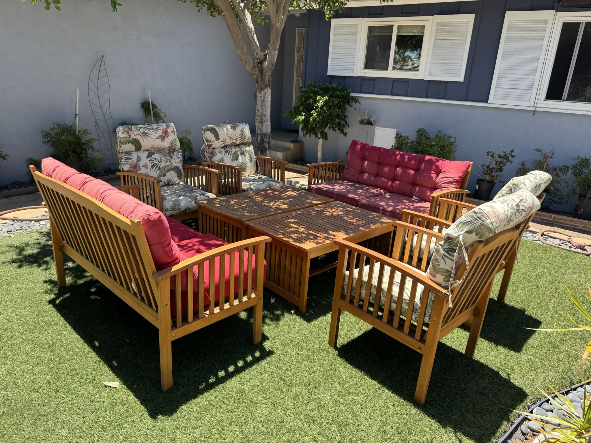  Nice Patio Furniture Set.  
