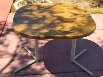 Wooden Top Table With Leaf (  41x29 without Leaf ) (61x29 with leaf inserted ) Located in Mesa 85204