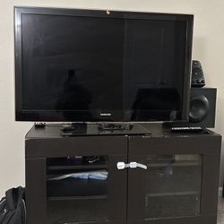 50’ Samsung TV, Roku, 2.1 speaker with sub woofer and TV stand all together for $160
