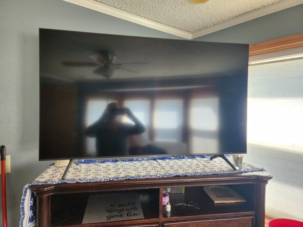 55 Samsung Smart TV With Sound Bar