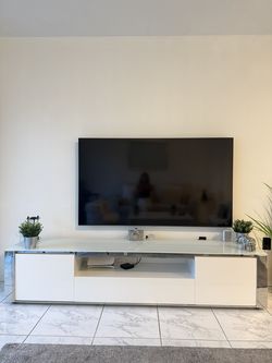 Mueble bajo TV laqueado con vidrio