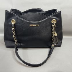 Jessica Simpson shoulder bag purse w/charm black pebbled faux leather/gold