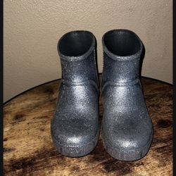 Girls UGG Rain Boots Size 5 