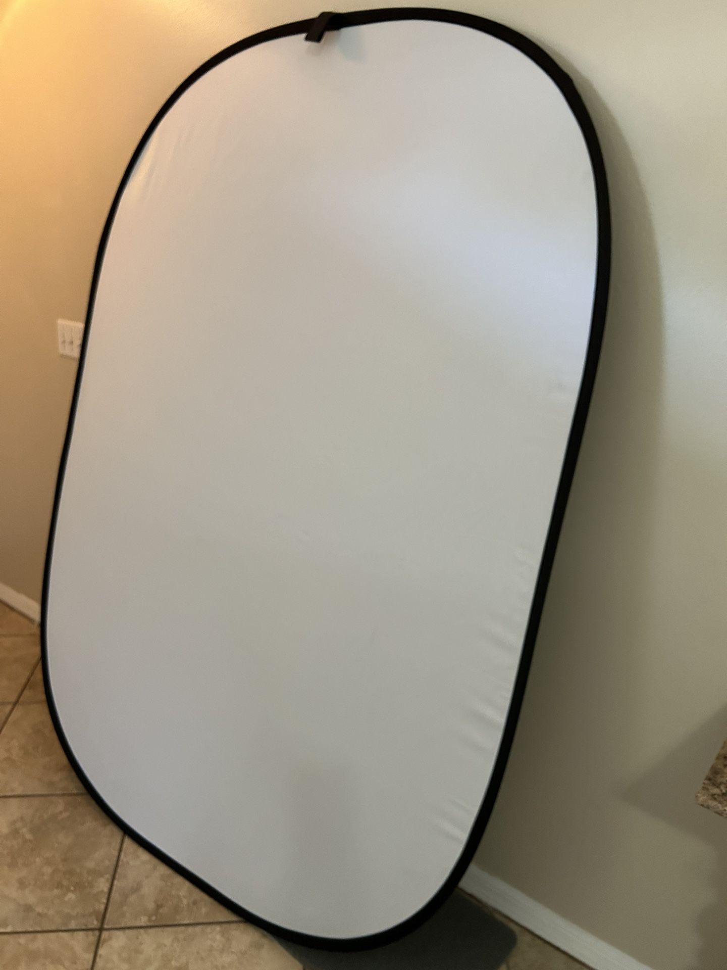 Fovitec 5x7' Collapsible Background  (Black/White)