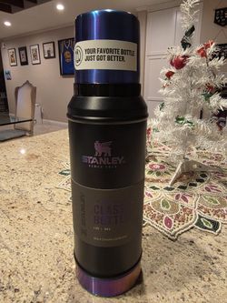 STANLEY The Legendary Classic Bottle - Black Chroma Collection - 1 Quart