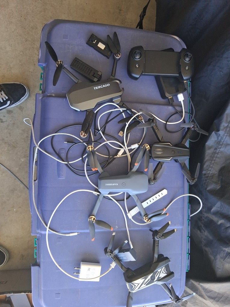 Drones,controllers, 5 Total, All Work Great