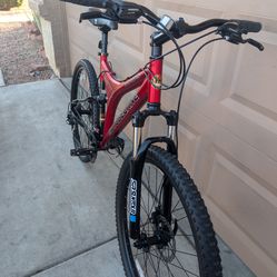 26"x2.35. MOTOBECANE MOUNTAIN BIKE. (M/L).19". FULL SUSPENSIÓN DUAL DISC BRAKES FRESHLY TUNE UP EXCELLLENT CONDITION 👌🏼