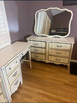 Stunning Vintage French Provincial Bedroom Set-cream and gold