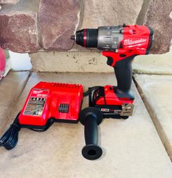 Milwaukee FUEL M18  1/2" Hammer Drill GEN 3 w/ Side Handle + 5.0 Battery & Charger
