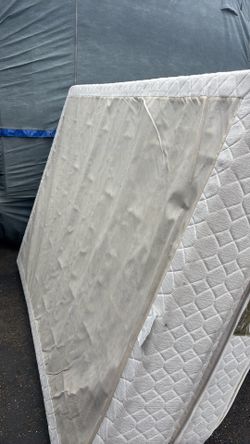 FREE.Queen bed