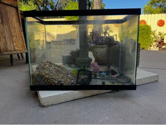 Fish tank -20 gallon