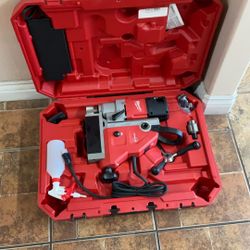 Milwaukee 1 5/8” Magnetic Drill 