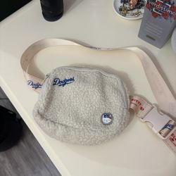 hello kitty x dodgers purse